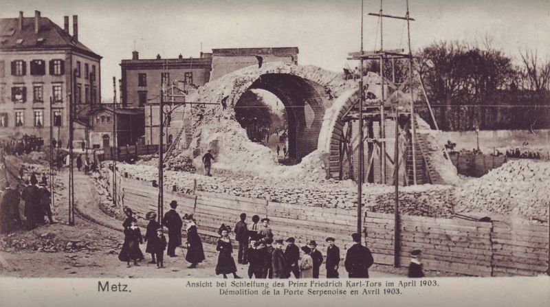 Fichier:Demolition porte serpenoise.jpg