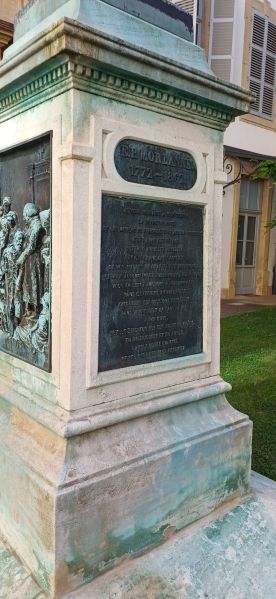 Fichier:Socle statue Morlanne.jpeg